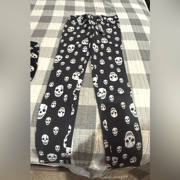Brand new- Tripp NYC Women’s Skull jacket and pant set. Size Med/ Size 26/3 - Picture 4 of 7